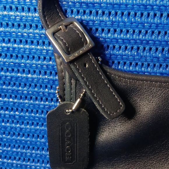 Coach - Picture 2 of 7